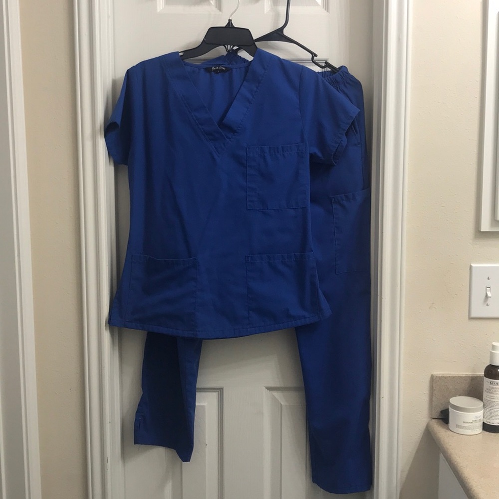 Scrub set